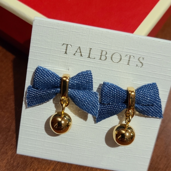 Earrings - Picture 2 of 3